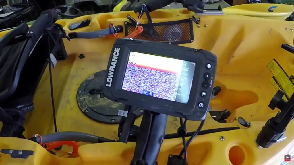 Lowrance Elite 5 Ti display