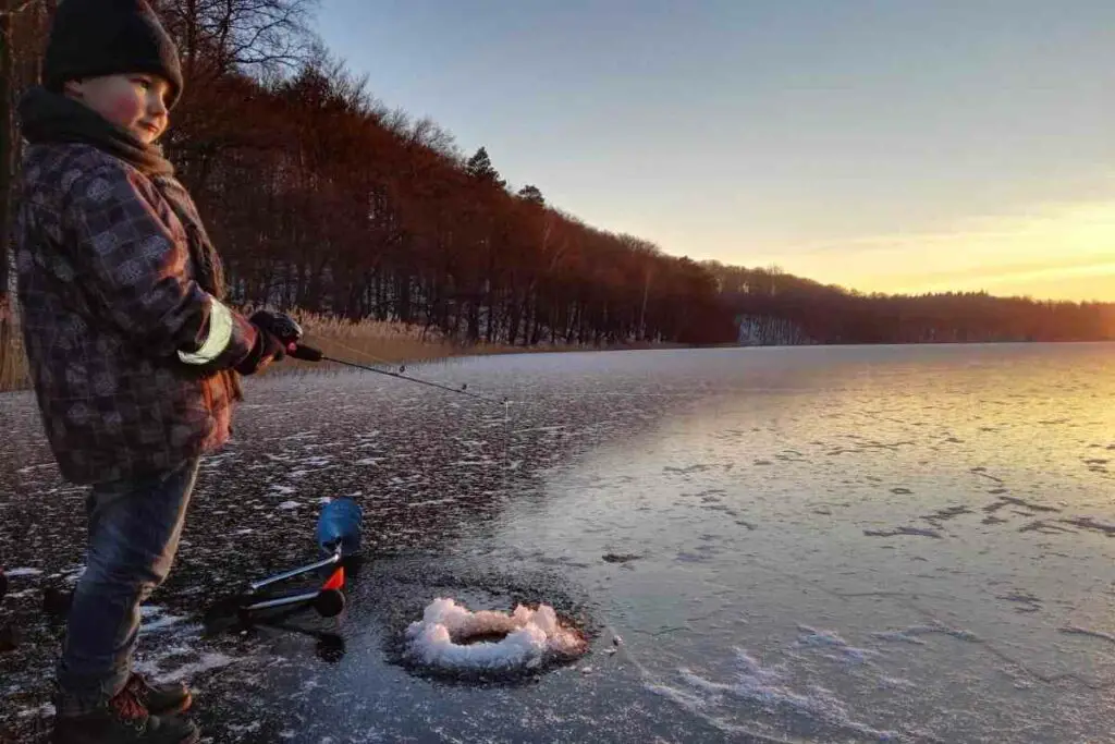 Ice fishing freezing hole prevention