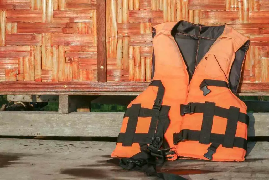 Fishing life vest safety tips